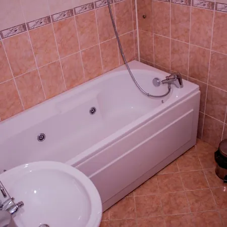 за гости - семейна ивел בנסקו