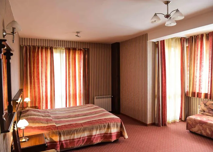 Hotel за гости - семейна ивел 3*