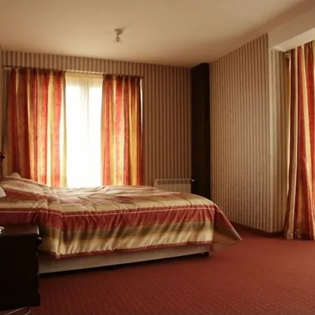 Hotel за гости - семейна ивел 3*