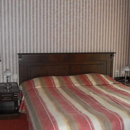 Hotel за гости - семейна ивел 3*